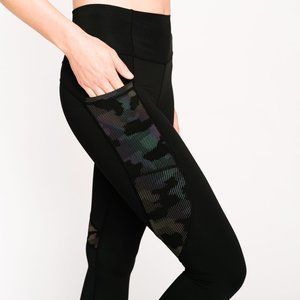 Zyia  NWT  Black Camo Reflective pocket Capri